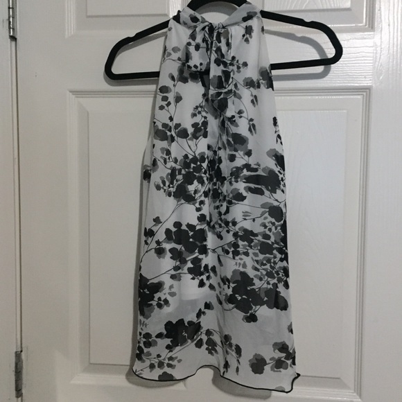 Iz Byer very flattering black and white halter - Picture 4 of 7